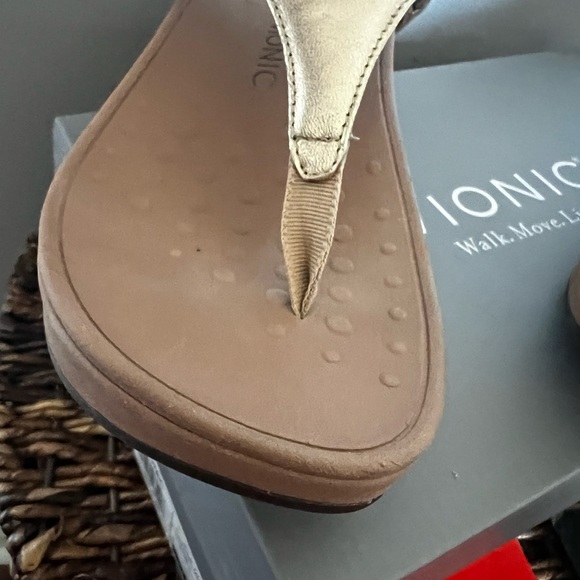 Size 7 (wide) Vionic Gold sandals. - Picture 7 of 11